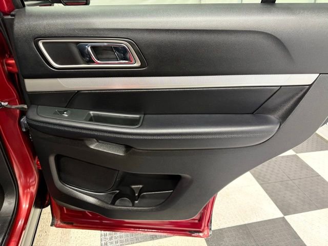 Used 2017 Ford Explorer XLT w/ Equipment Group 202A image 29