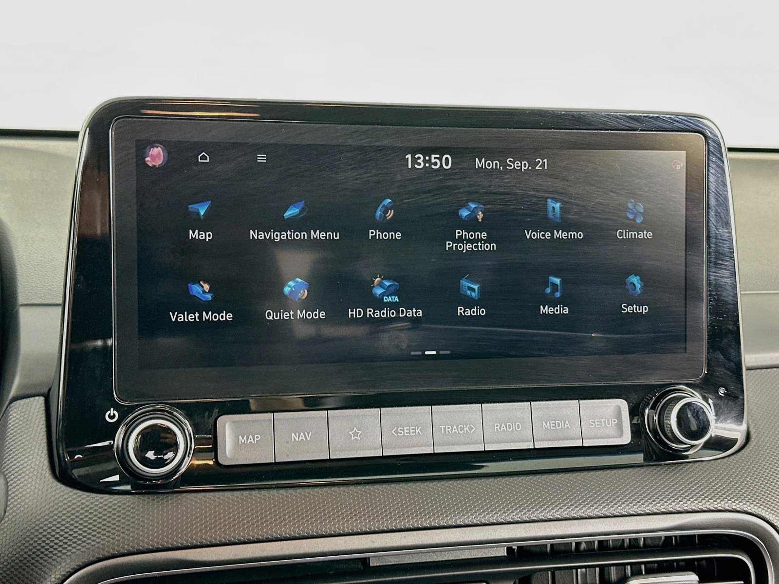 Certified 2022 Hyundai Kona Limited FWD image 17