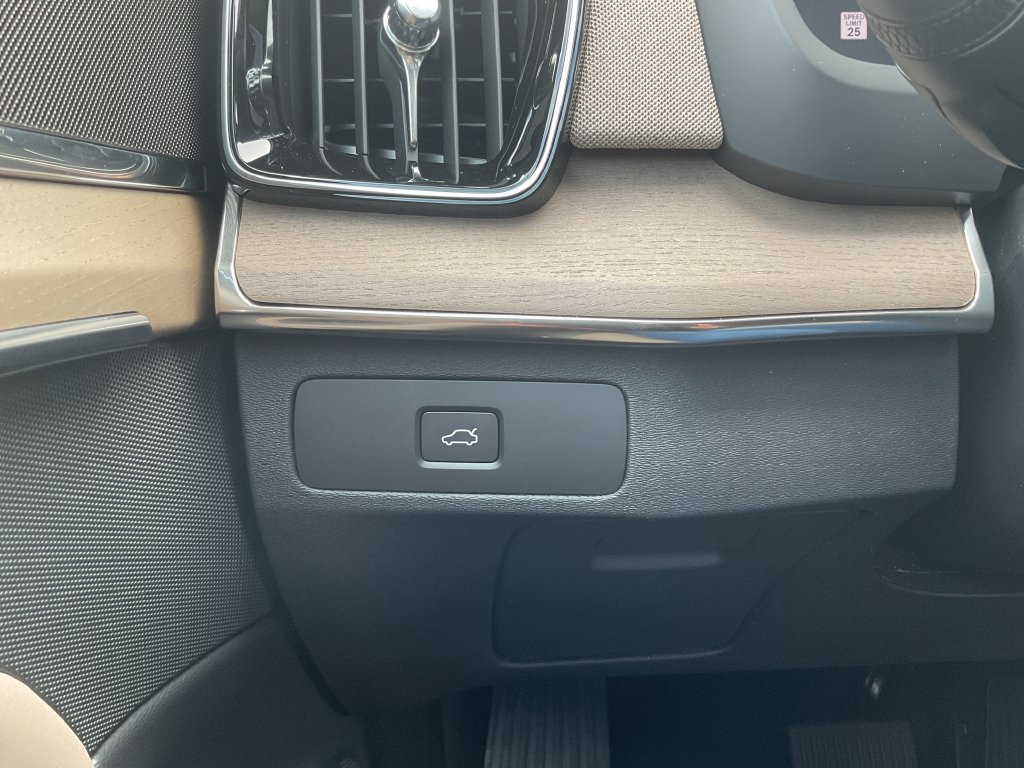 New 2027 Volvo XC90 B5 Core AWD/4WD image 31