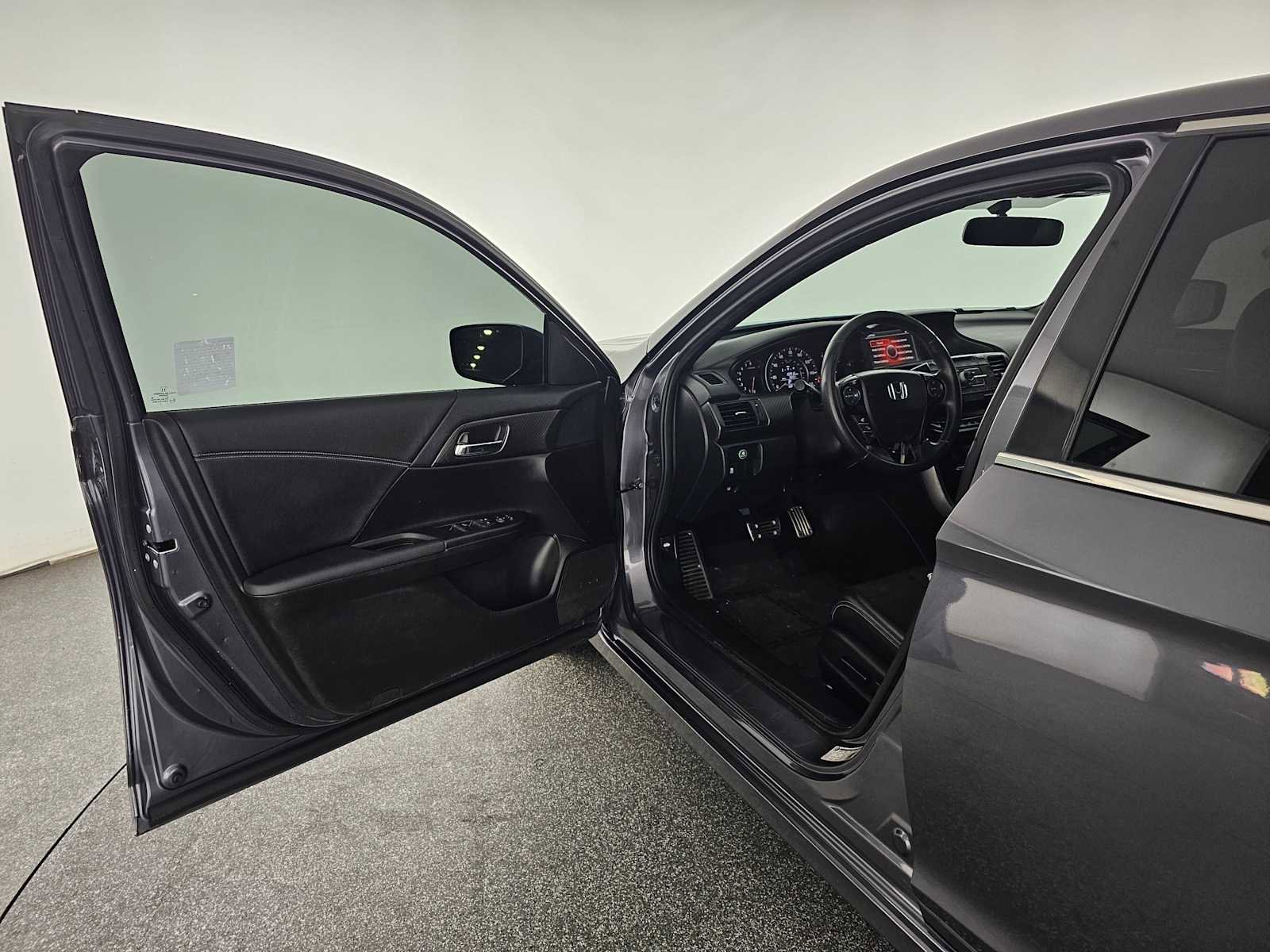 Used 2017 Honda Accord Sport image 19