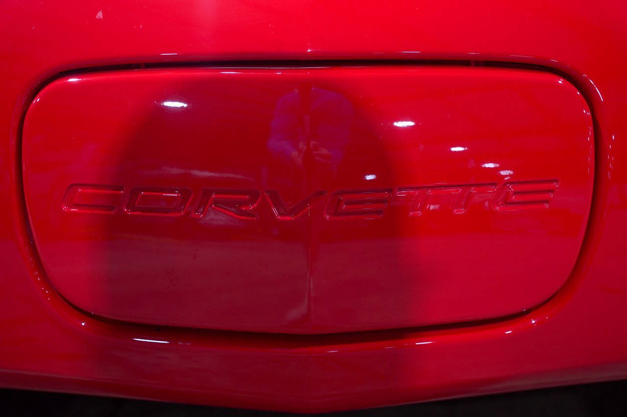 Used 2001 Chevrolet Corvette Coupe RWD image 22