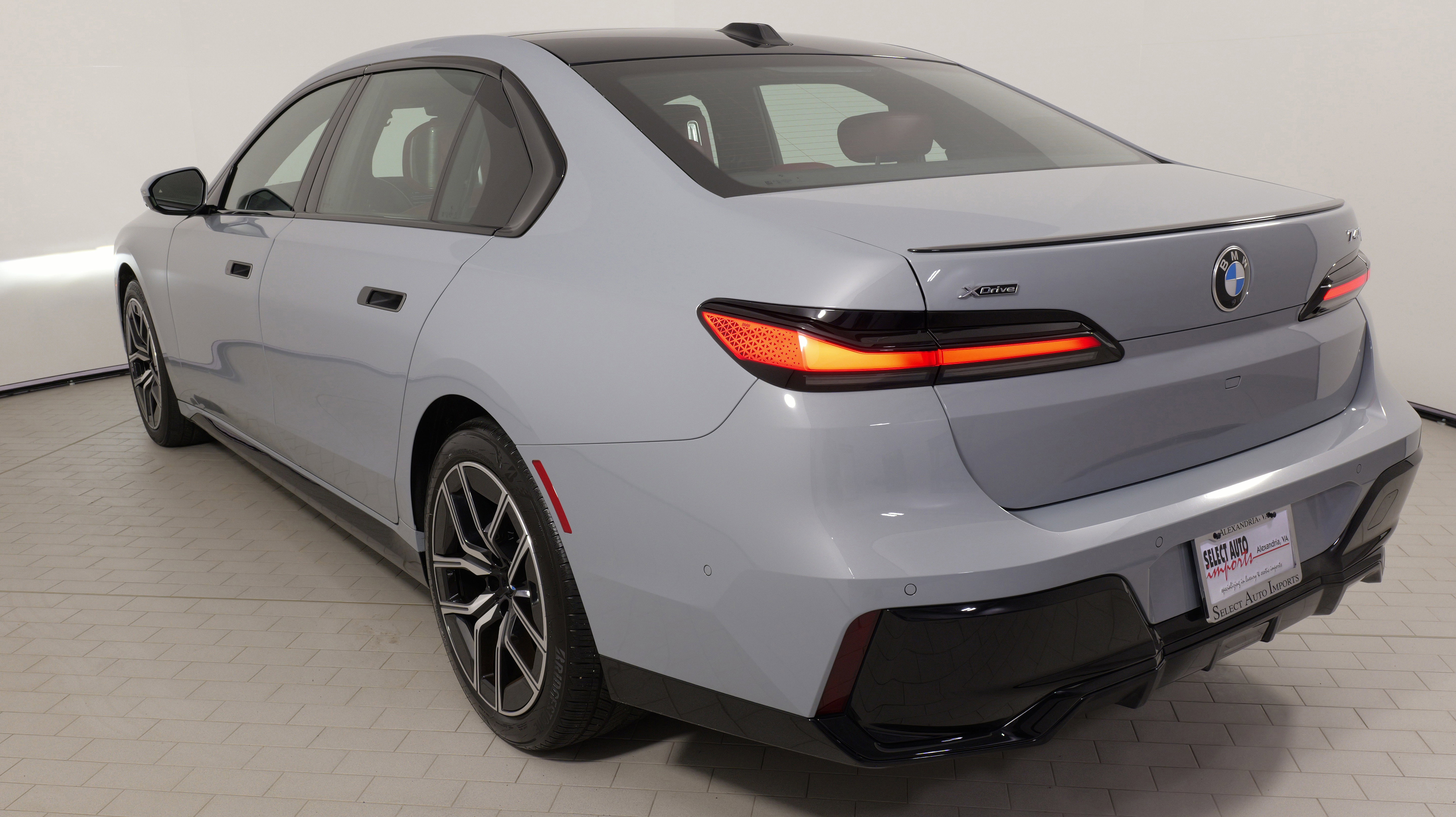 Used 2024 BMW 740i xDrive image 12