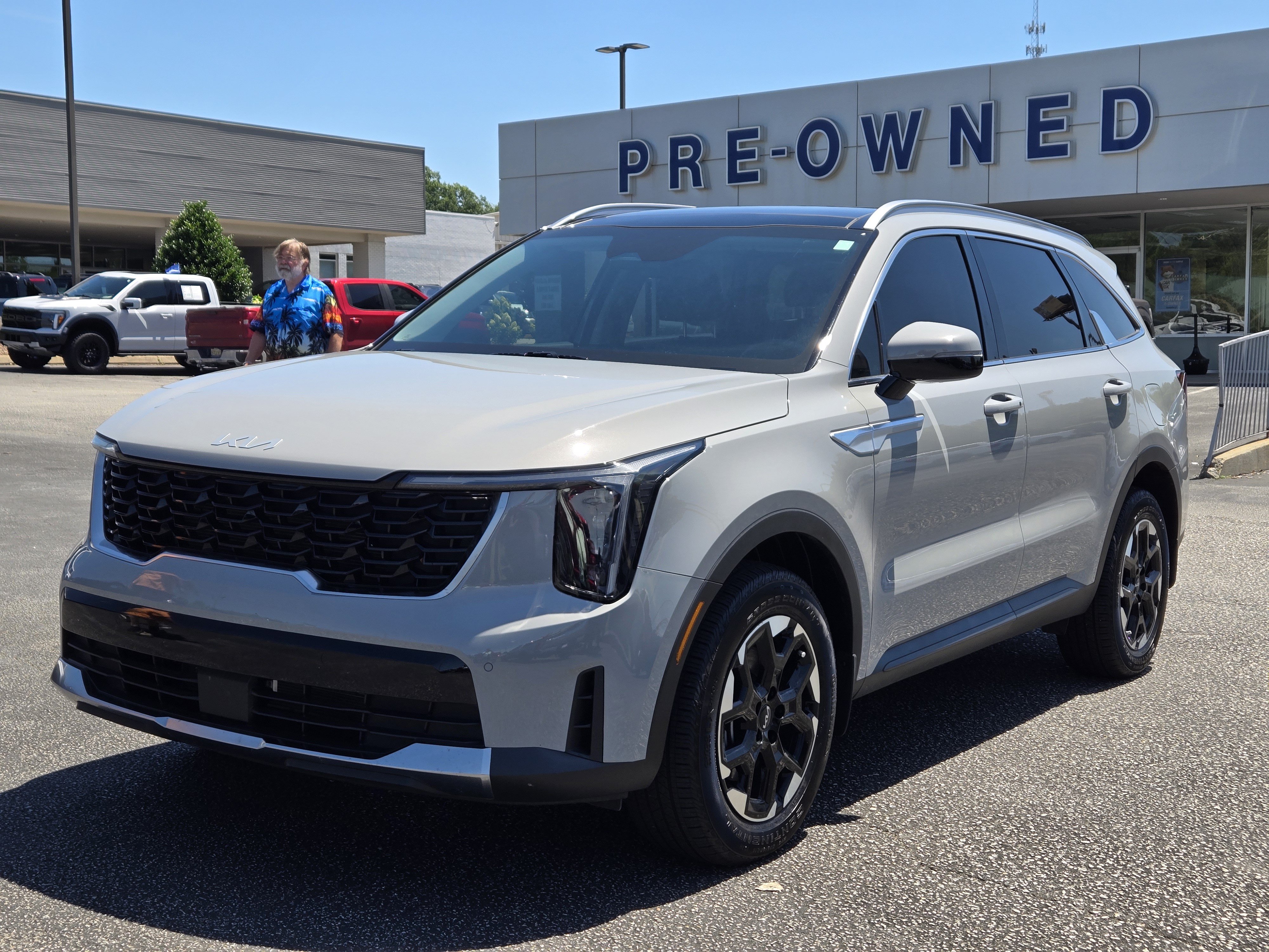 Used 2025 Kia Sorento S w/ Panoramic Sunroof Package AWD/4WD image 2