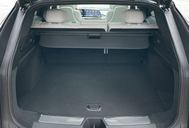 Used 2024 Cadillac Lyriq Luxury image 17