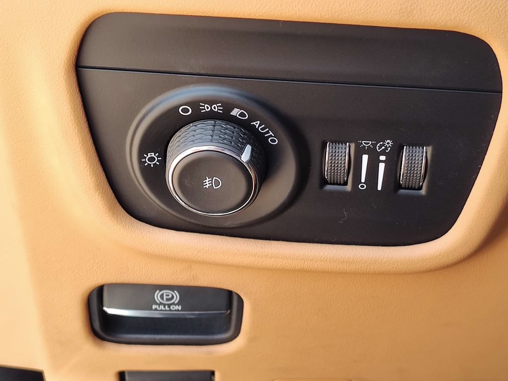 Used 2021 Jeep Grand Cherokee L Summit AWD/4WD image 25