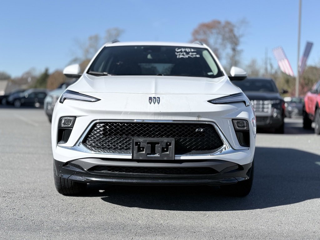 Used 2024 Buick Encore GX Sport Touring image 2