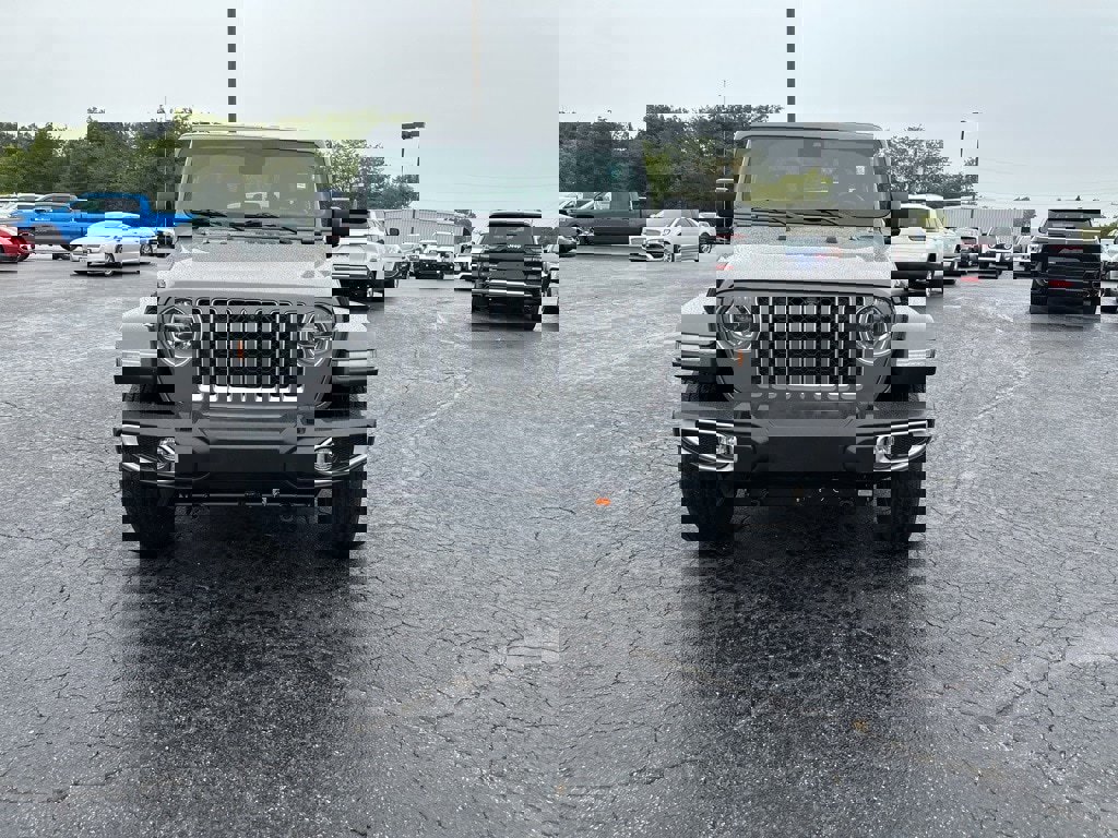 Used 2021 Jeep Gladiator Overland w/ Popular Equipment Package image 3