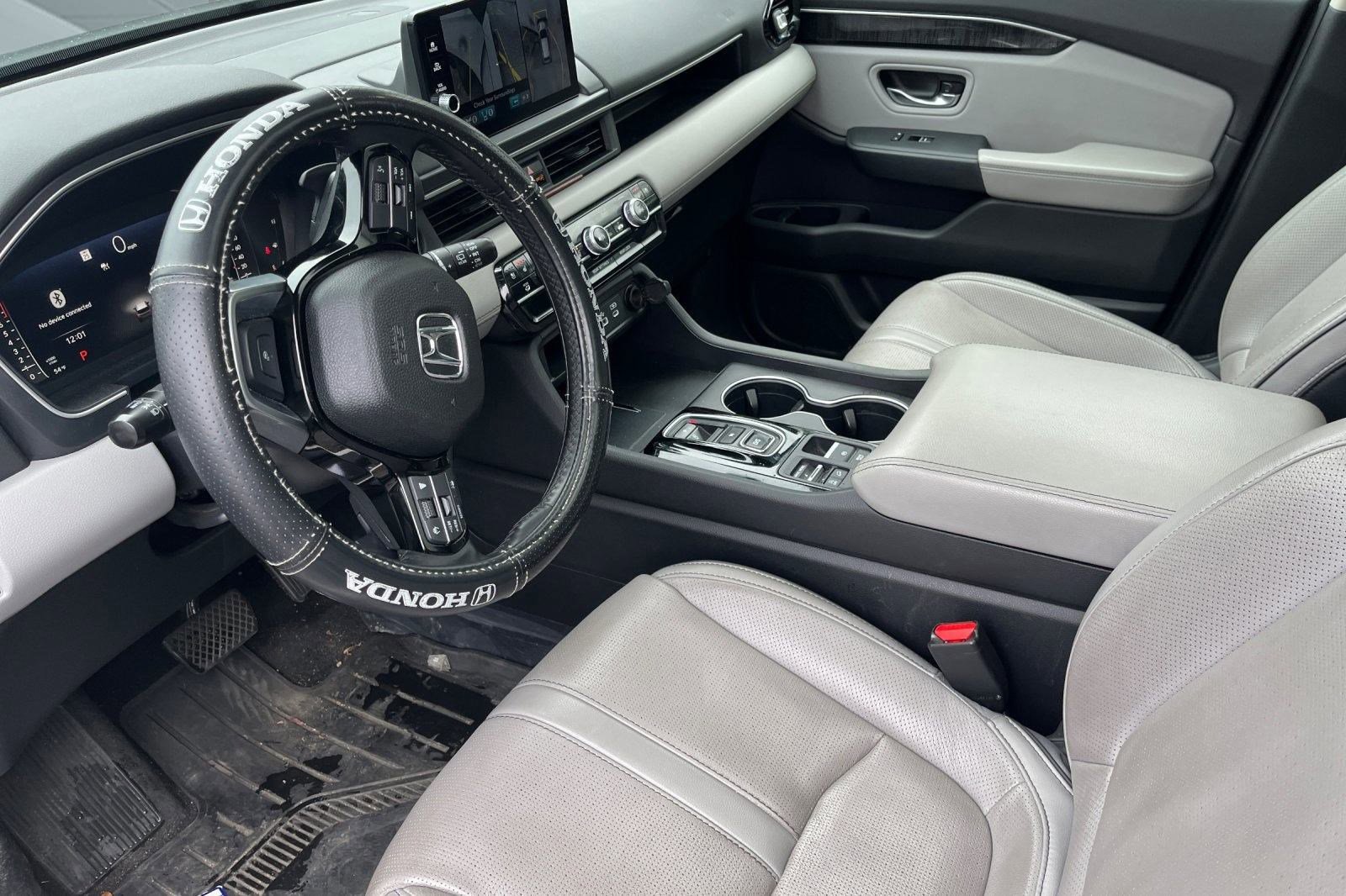 Used 2023 Honda Pilot Elite image 3