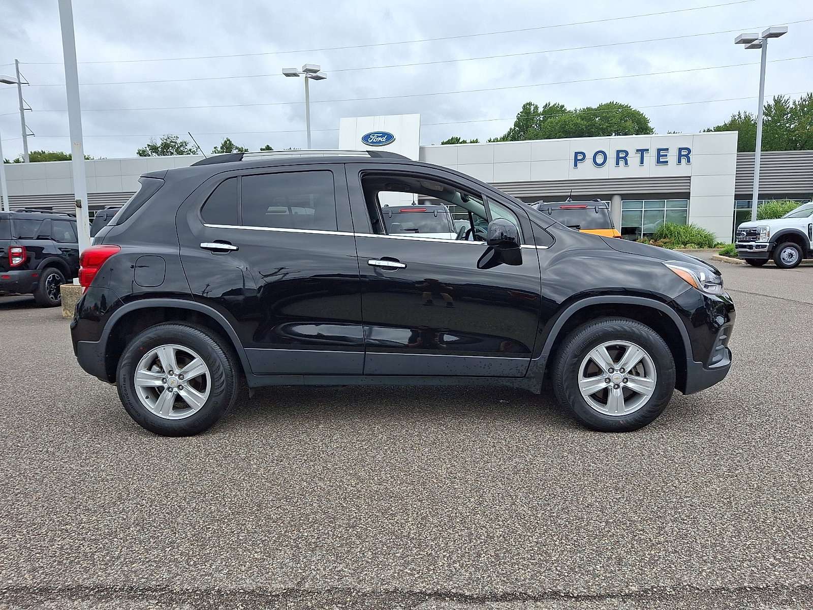 Used 2019 Chevrolet Trax LT w/ LT Convenience Package AWD/4WD image 11