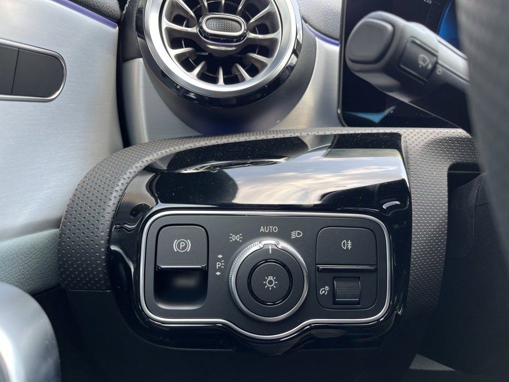 Used 2025 Mercedes-Benz CLA 35 AMG 4MATIC image 20