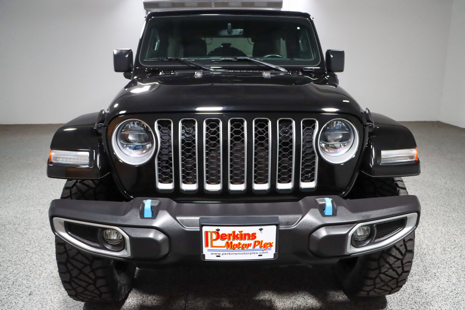 Used 2023 Jeep Wrangler Unlimited Sahara w/ Cold Weather Group AWD/4WD image 5