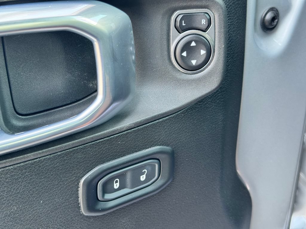 Used 2023 Jeep Wrangler Willys AWD/4WD image 26