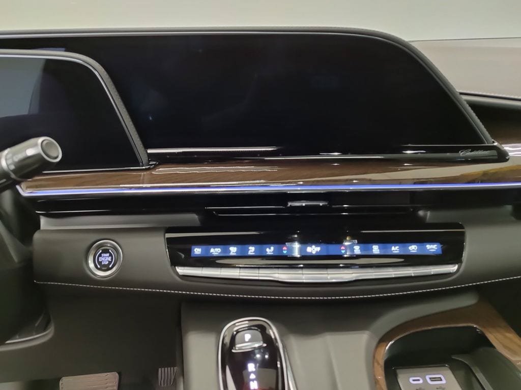 Used 2023 Cadillac Escalade Sport Platinum w/ LPO, ONYX Package AWD/4WD image 14