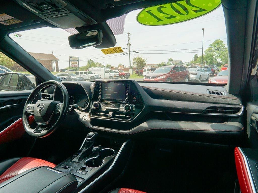 Used 2021 Toyota Highlander XSE FWD image 15