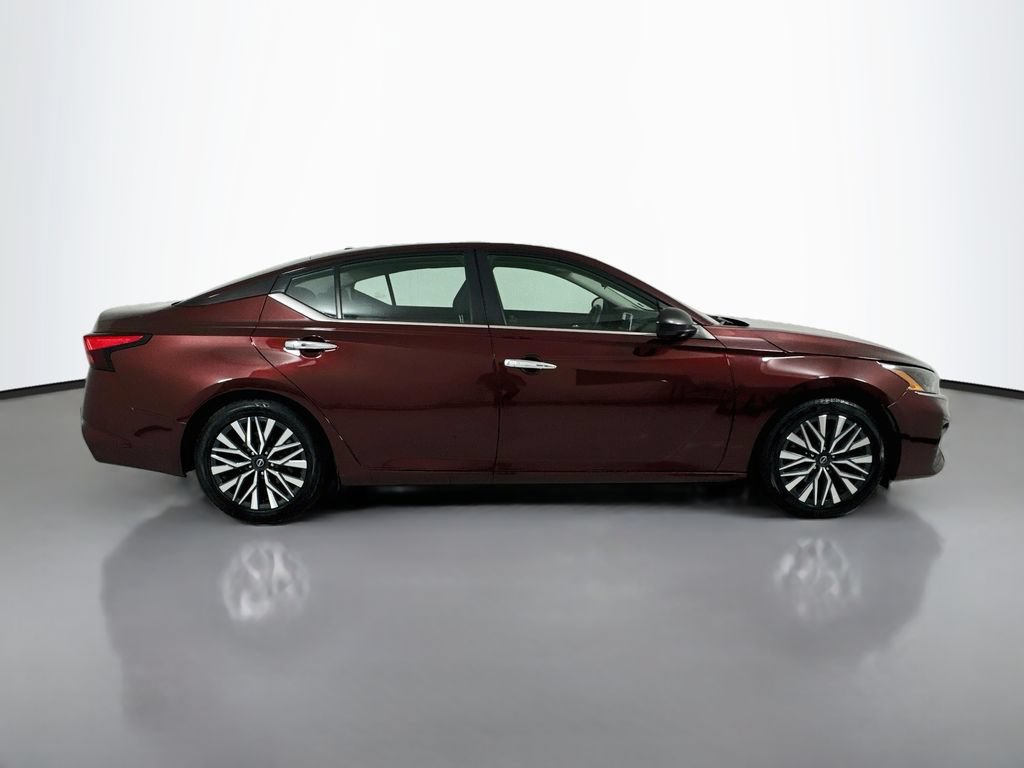 Used 2024 Nissan Altima 2.5 SV FWD image 5
