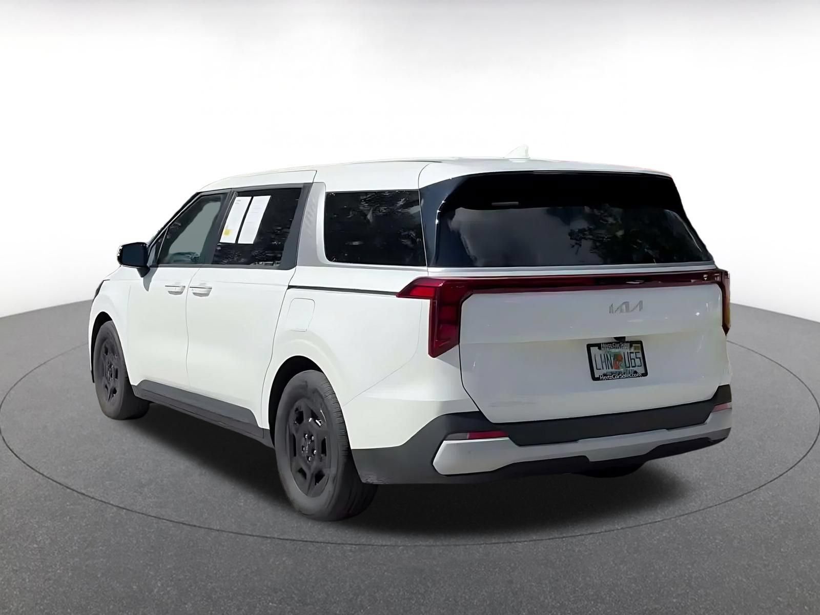 Used 2026 Kia Carnival FWD image 10