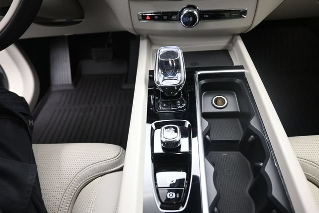New 2026 Volvo XC60 B5 Ultra w/ Protection Package Premier AWD/4WD image 13