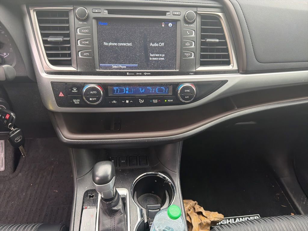 Used 2019 Toyota Highlander Plus FWD image 18