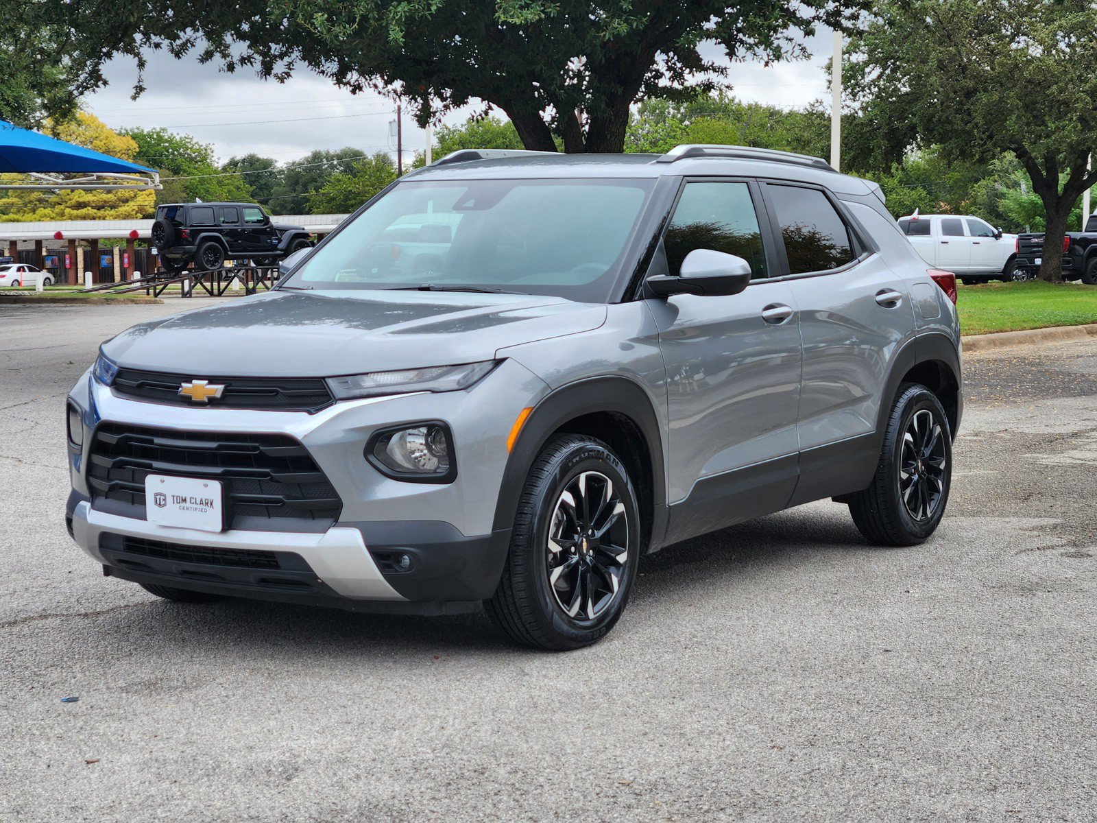 Used 2023 Chevrolet TrailBlazer LT FWD image 2