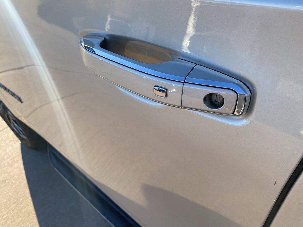 Used 2023 Chevrolet Tahoe Premier w/ Premium Package image 11