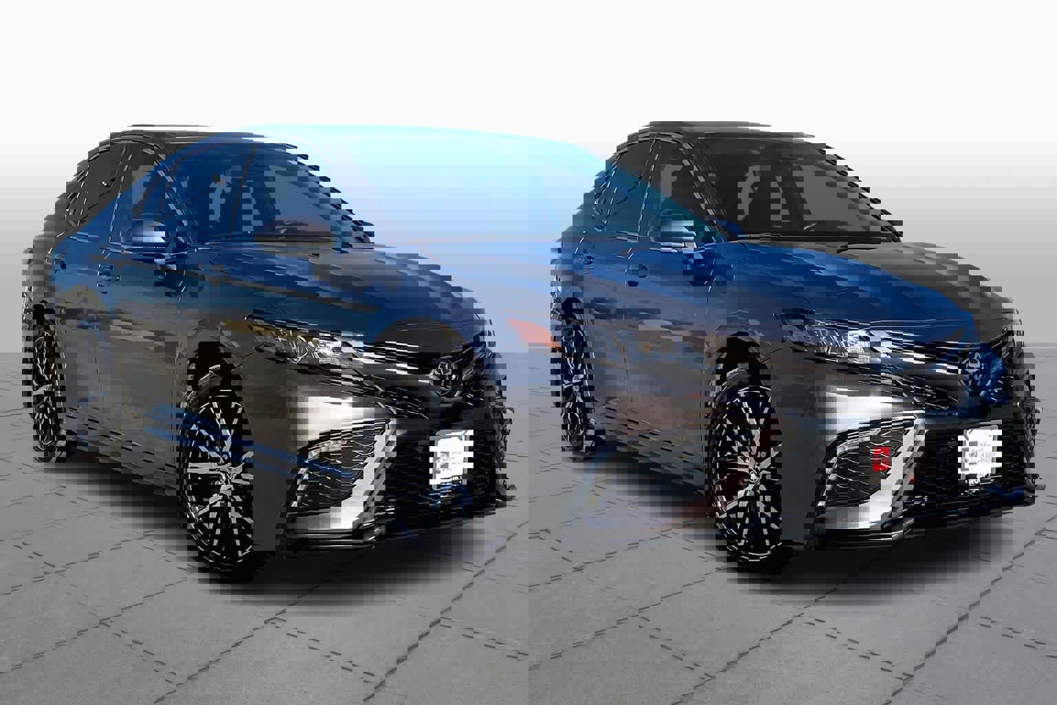 Used 2024 Toyota Camry SE image 2