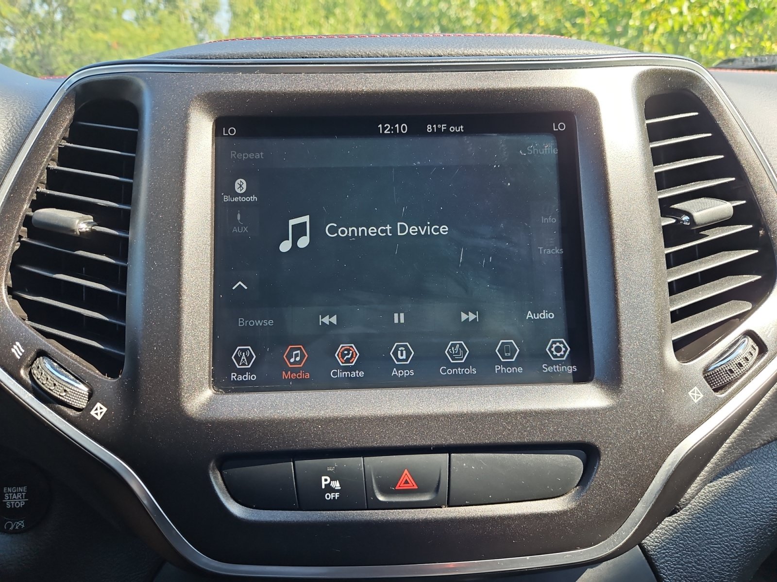 Used 2019 Jeep Cherokee Trailhawk w/ Cold Weather Group AWD/4WD image 17