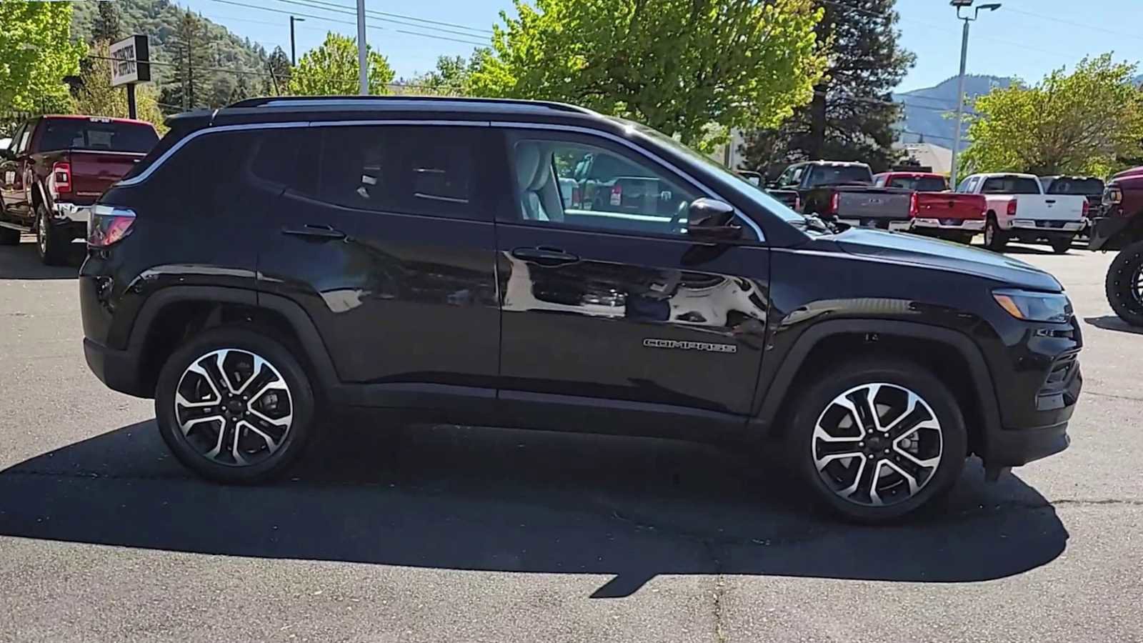 Used 2022 Jeep Compass Limited image 9