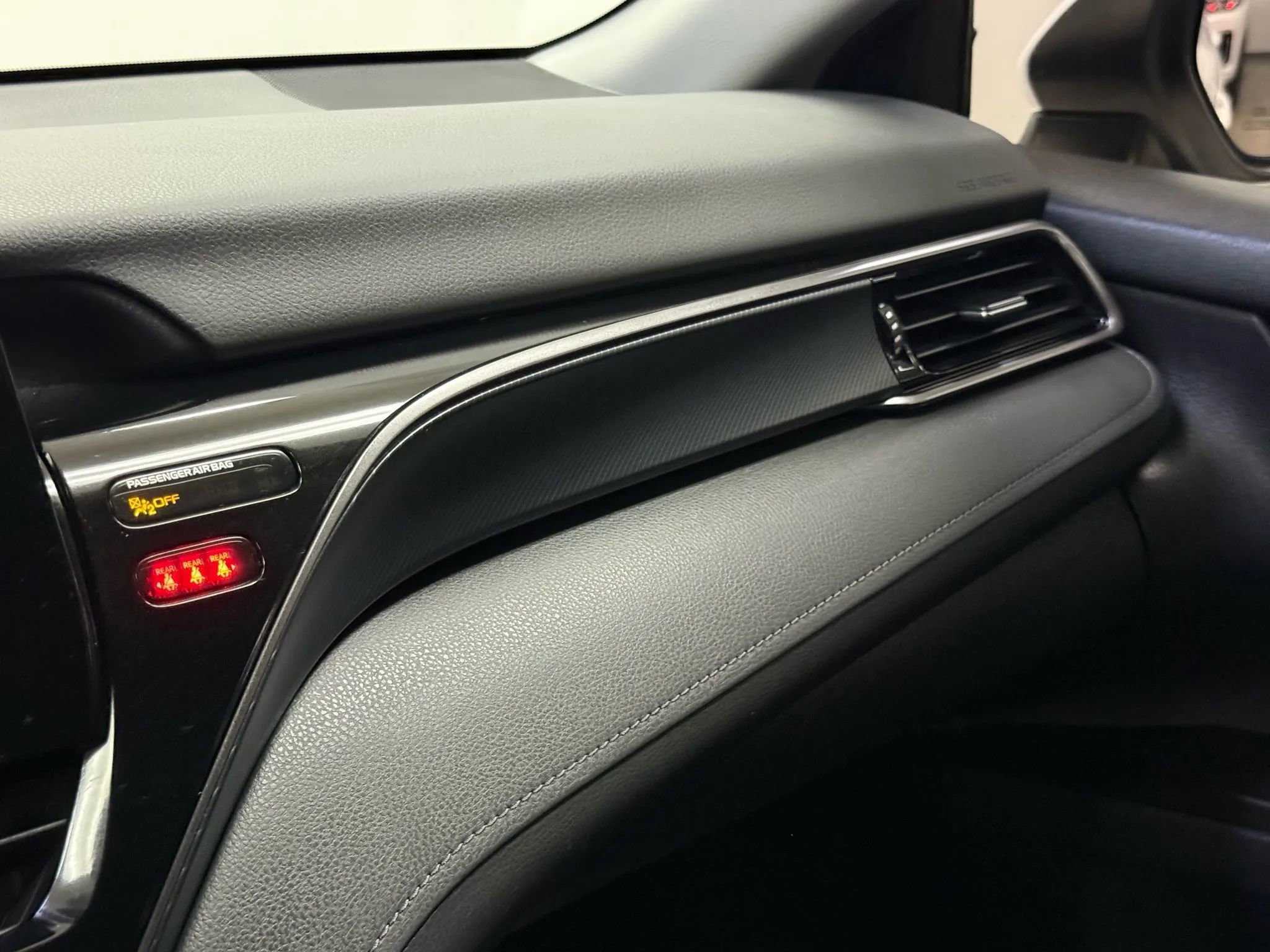 Used 2022 Toyota Camry LE image 19