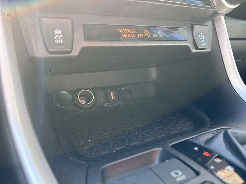 Used 2020 Toyota RAV4 XLE Premium image 16