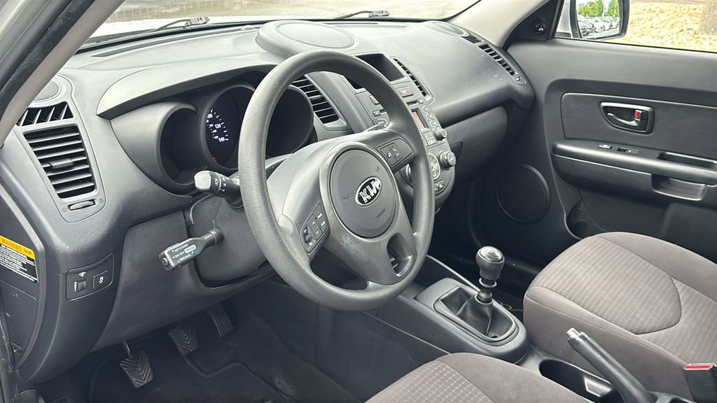 Used 2013 Kia Soul FWD image 21