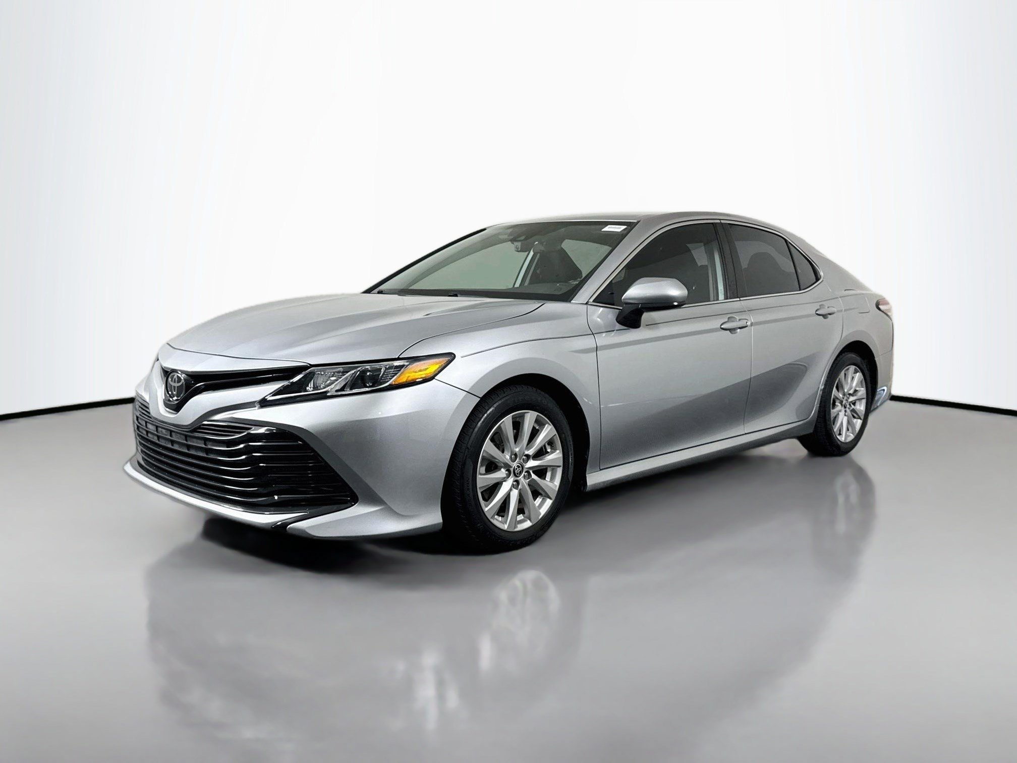 Used 2020 Toyota Camry LE FWD image 4