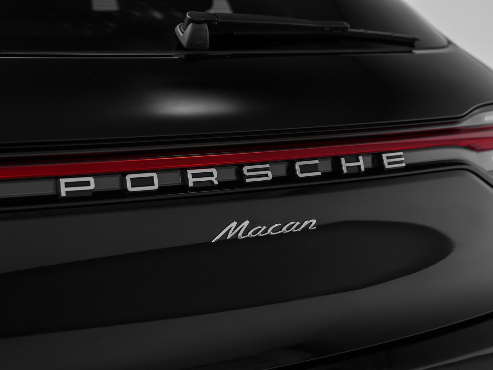 Certified 2025 Porsche Macan image 17