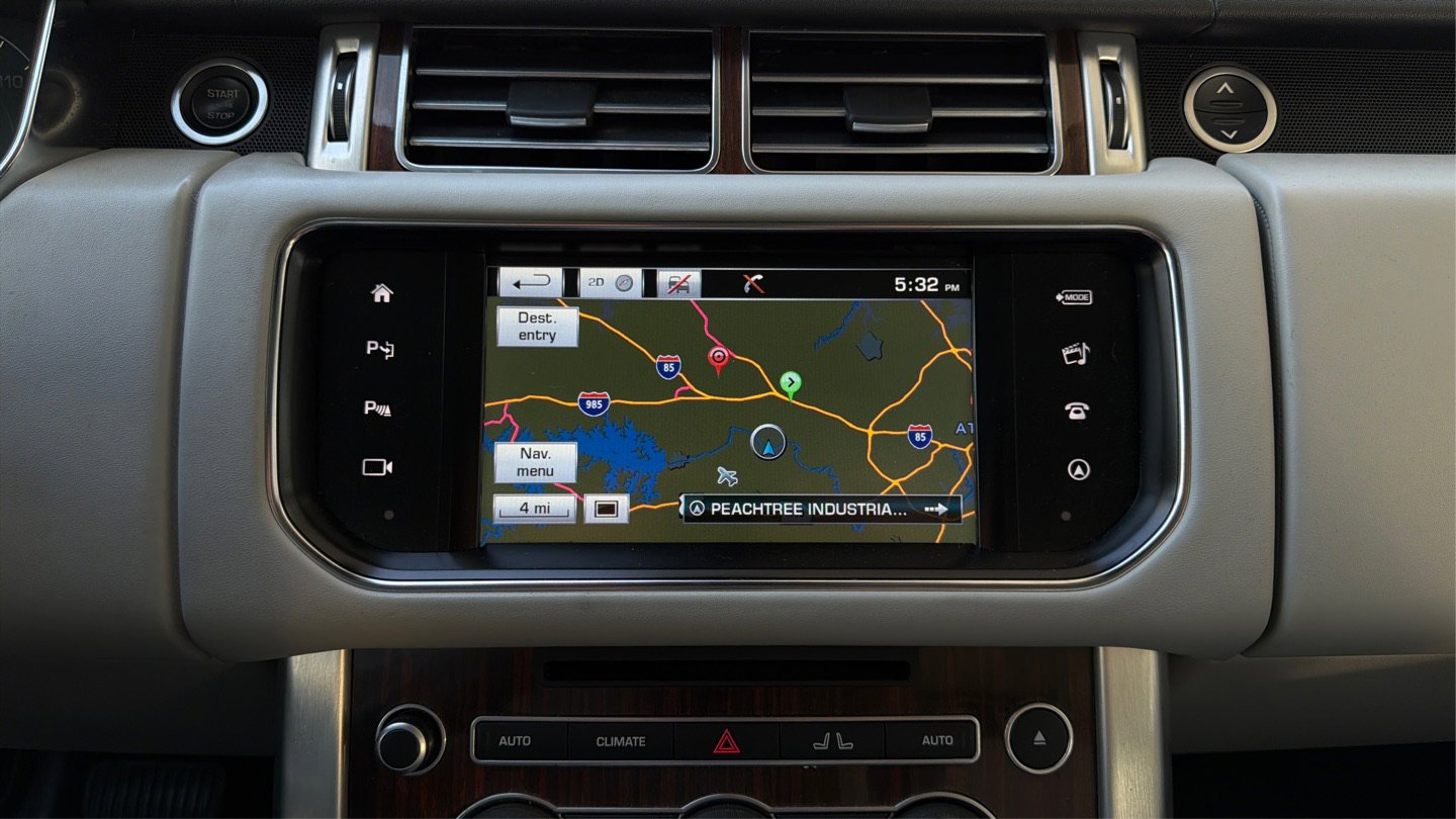 Used 2016 Land Rover Range Rover HSE image 12