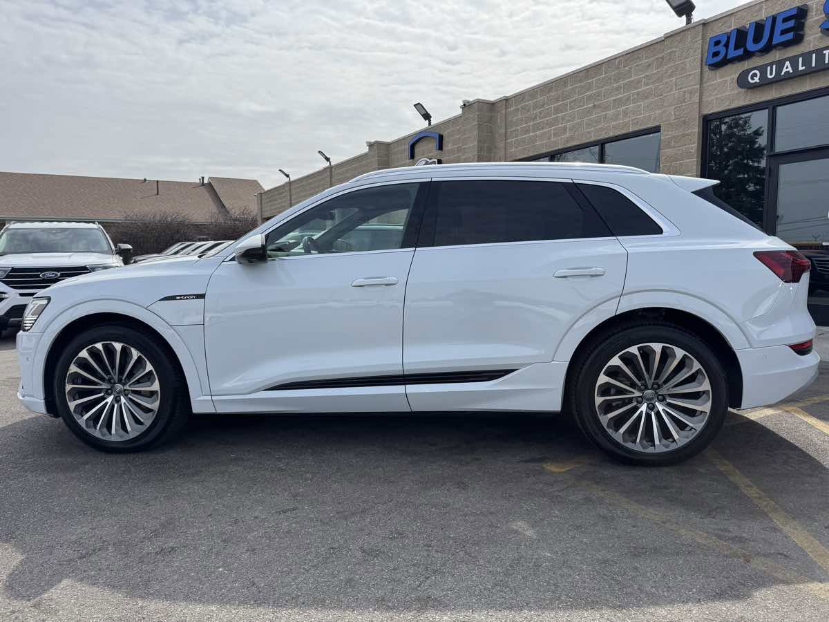 Used 2019 Audi e-tron Prestige w/ Prestige Package image 8