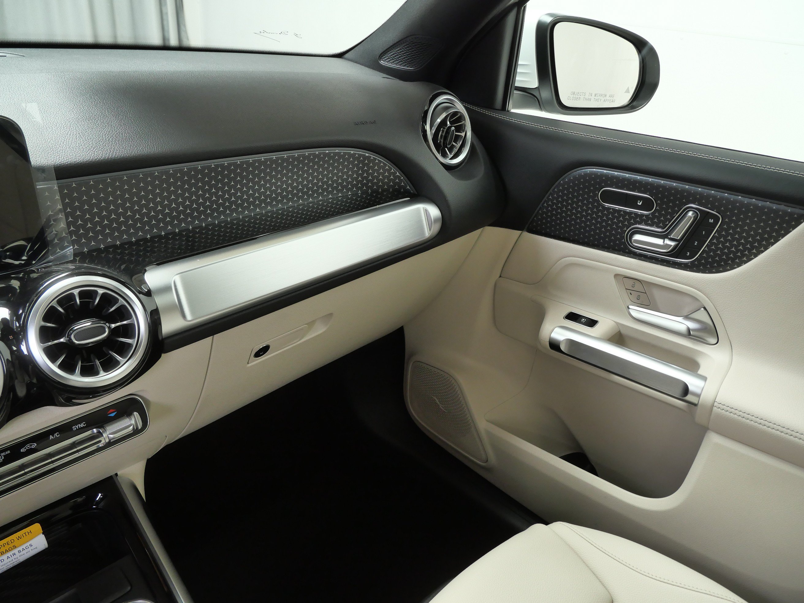 New 2026 Mercedes-Benz GLB 250 4MATIC image 11