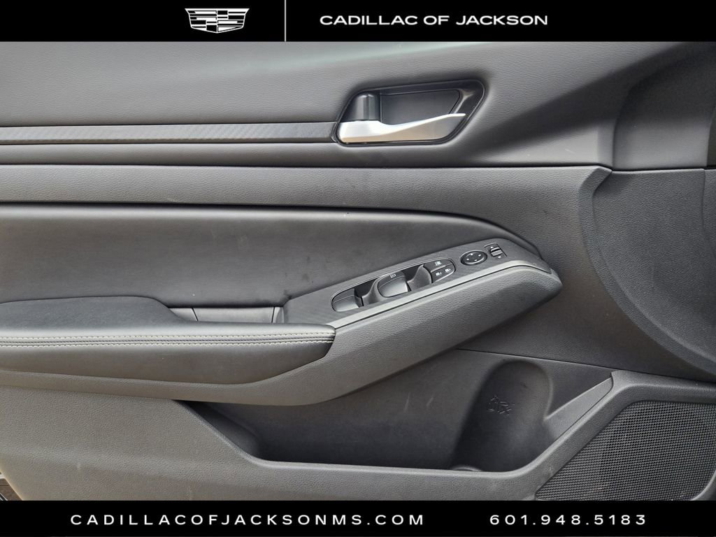 Used 2025 Nissan Altima 2.5 SV image 11