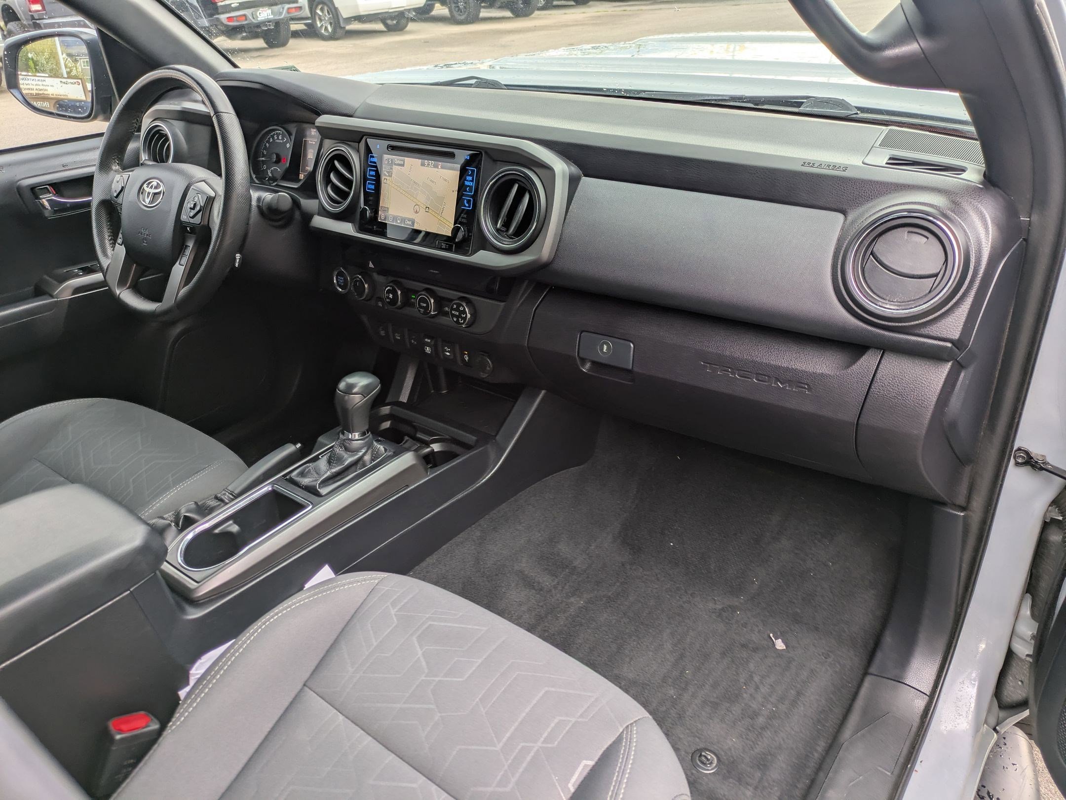 Used 2018 Toyota Tacoma TRD Sport w/ Technology Package image 34