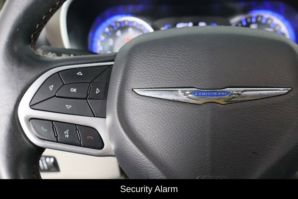 Used 2017 Chrysler Pacifica Touring-L w/ Tire & Wheel Group image 8