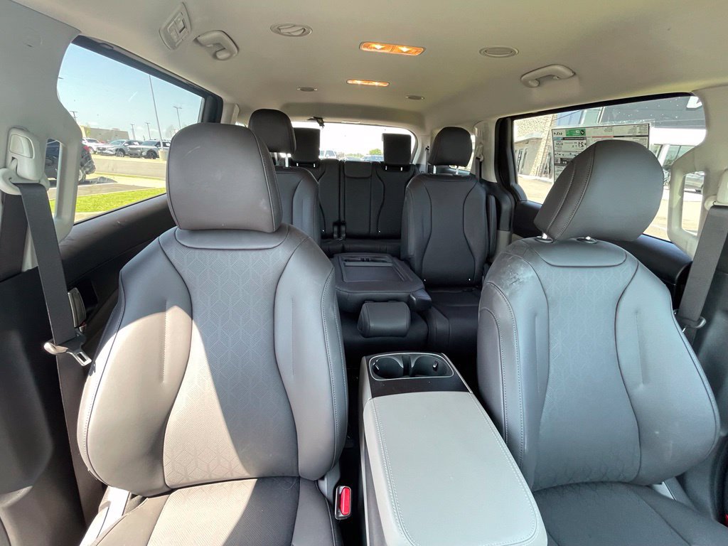 New 2026 Kia Carnival FWD image 34