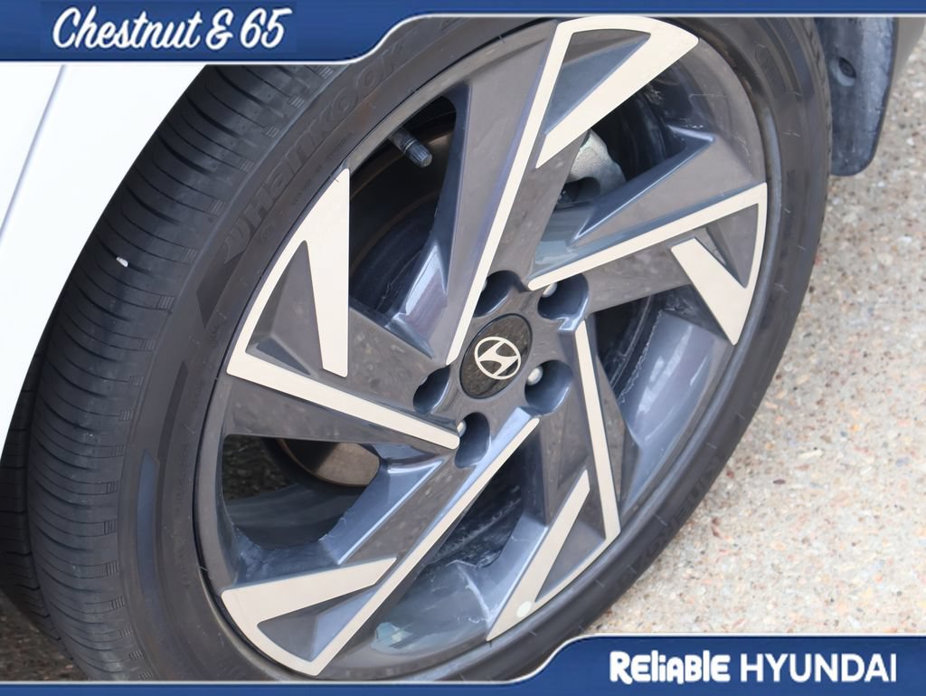 Certified 2025 Hyundai Elantra Limited FWD image 41