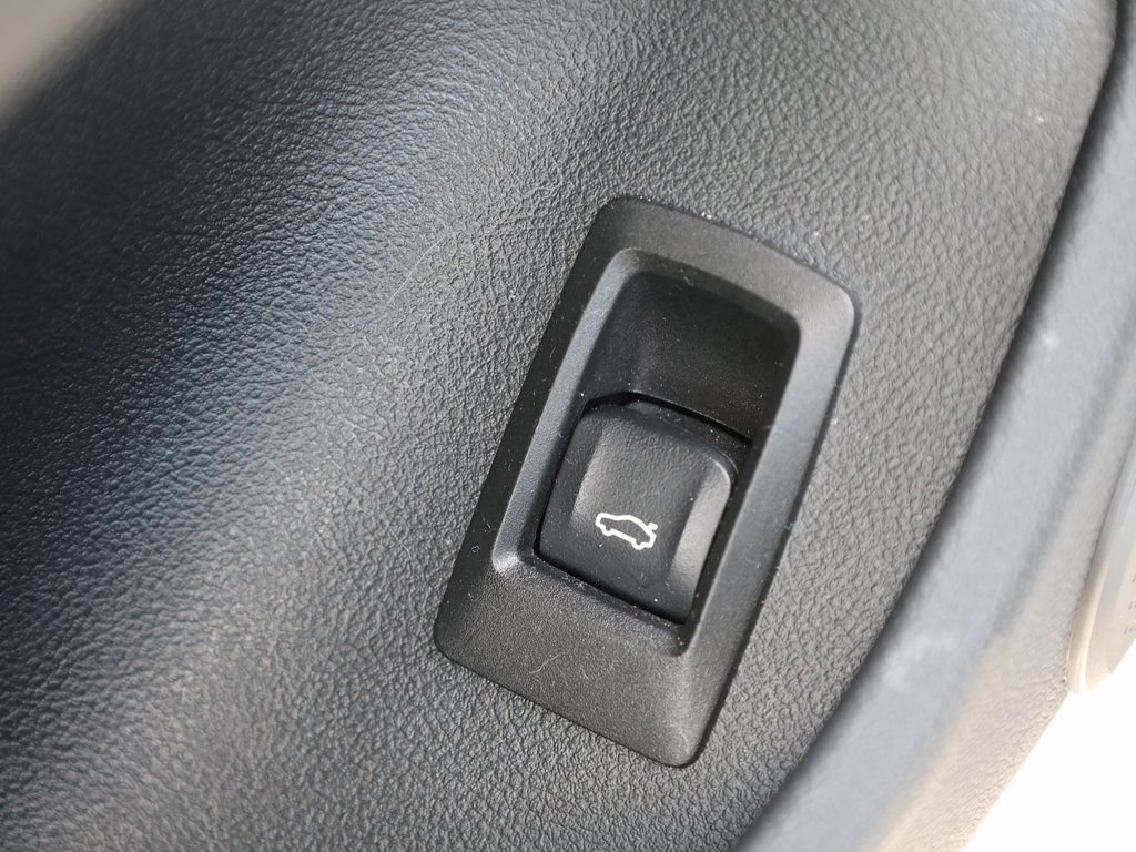 Used 2025 BMW i4 eDrive40 w/ M Sport Package image 13