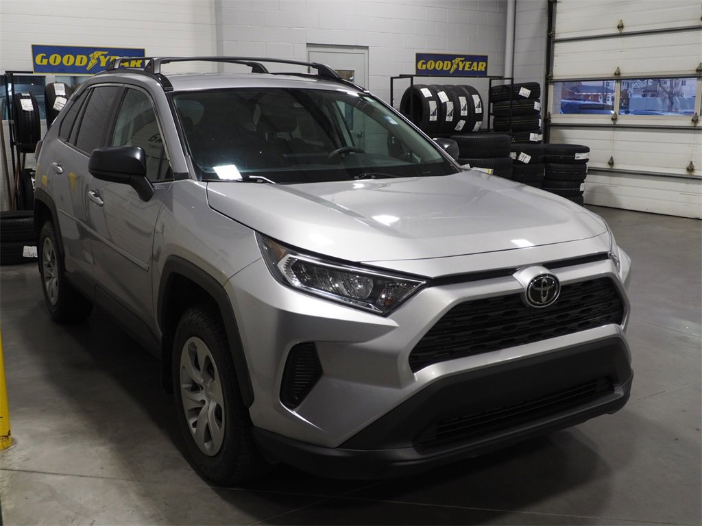 Used 2021 Toyota RAV4 LE image 3