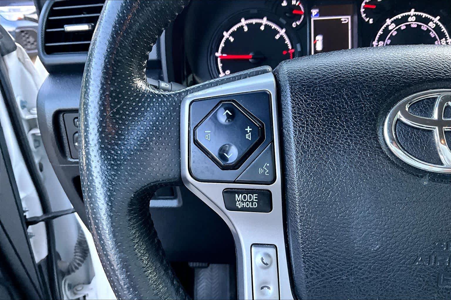 Used 2020 Toyota 4Runner SR5 AWD/4WD image 21