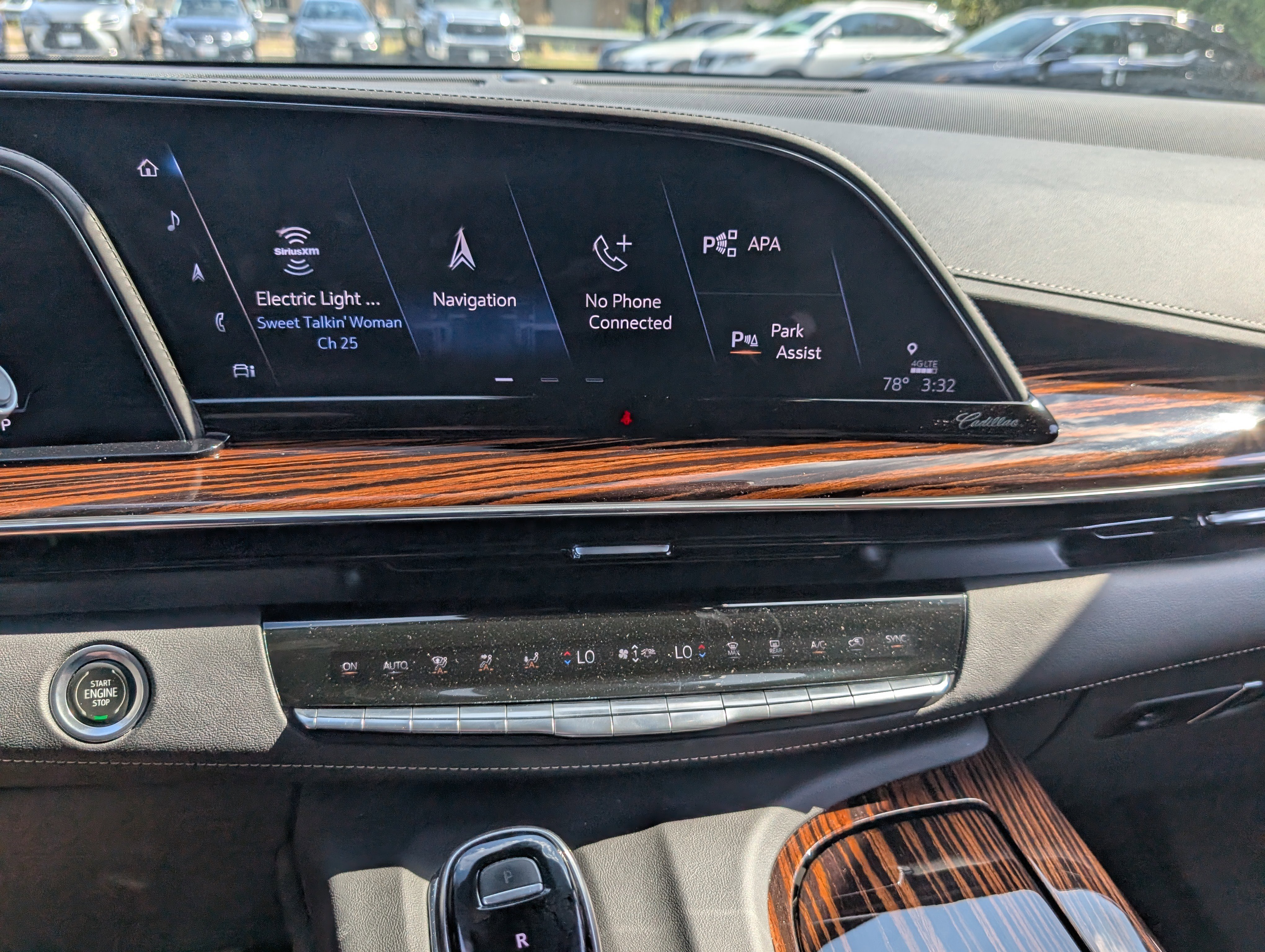 Used 2021 Cadillac Escalade ESV Premium Luxury w/ Performance Package image 30