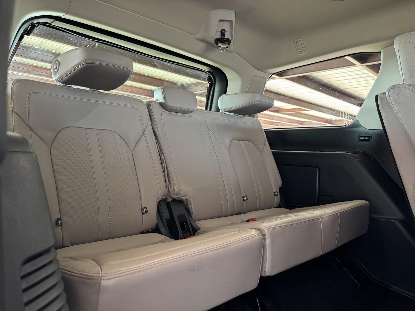 Used 2024 Ford Expedition Limited image 40