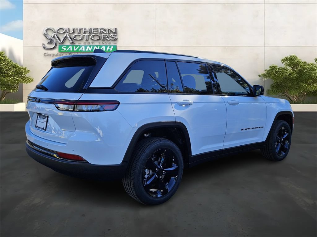 New 2025 Jeep Grand Cherokee Altitude RWD image 5
