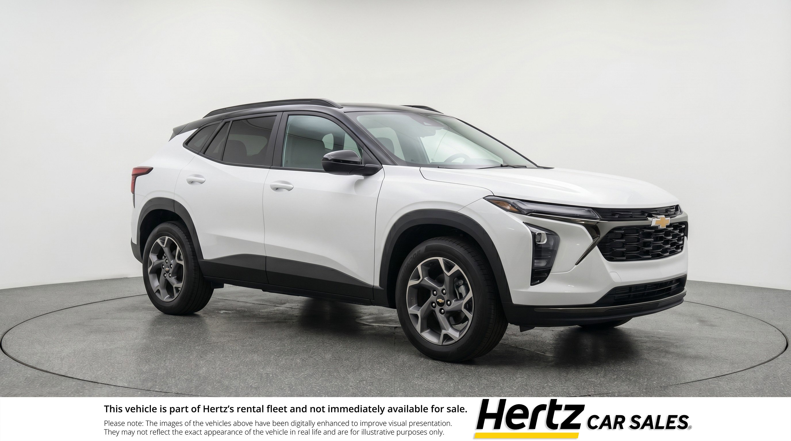 Used 2025 Chevrolet Trax LT FWD image 1