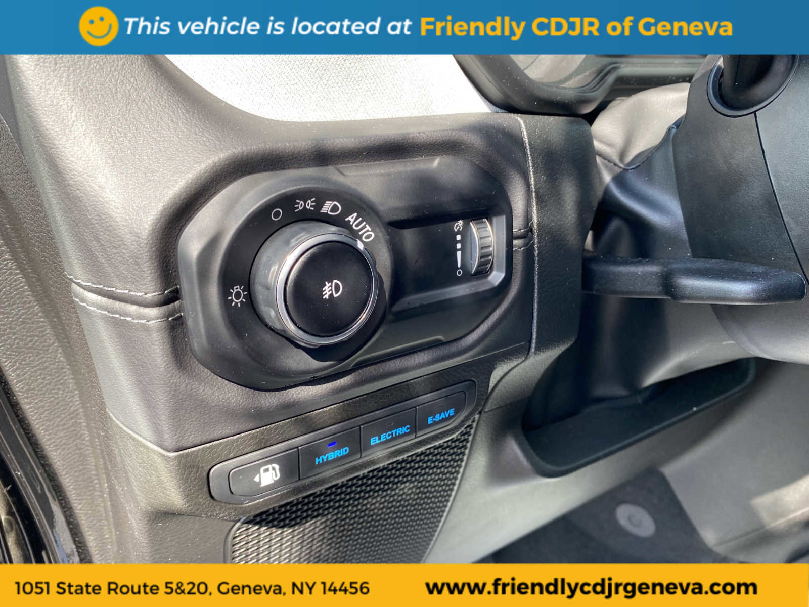 Used 2025 Jeep Wrangler Sahara image 21