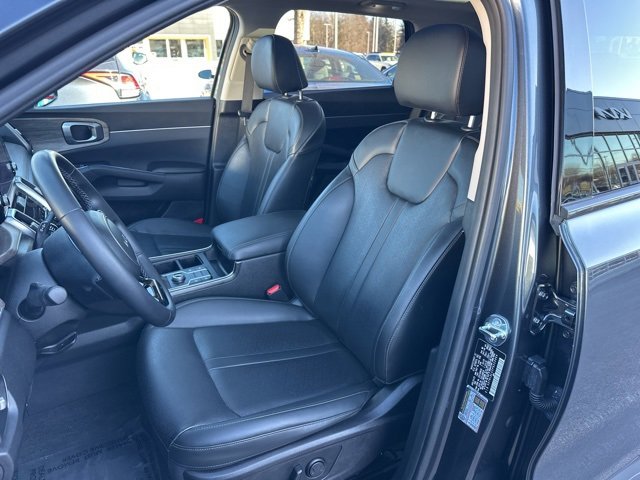 Used 2023 Kia Sorento S w/ Panoramic Sunroof Package image 9