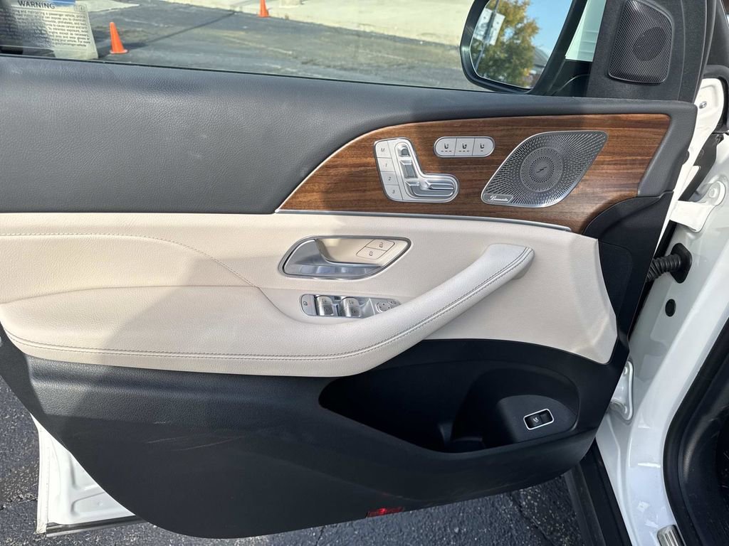 Certified 2025 Mercedes-Benz GLS 450 4MATIC image 16
